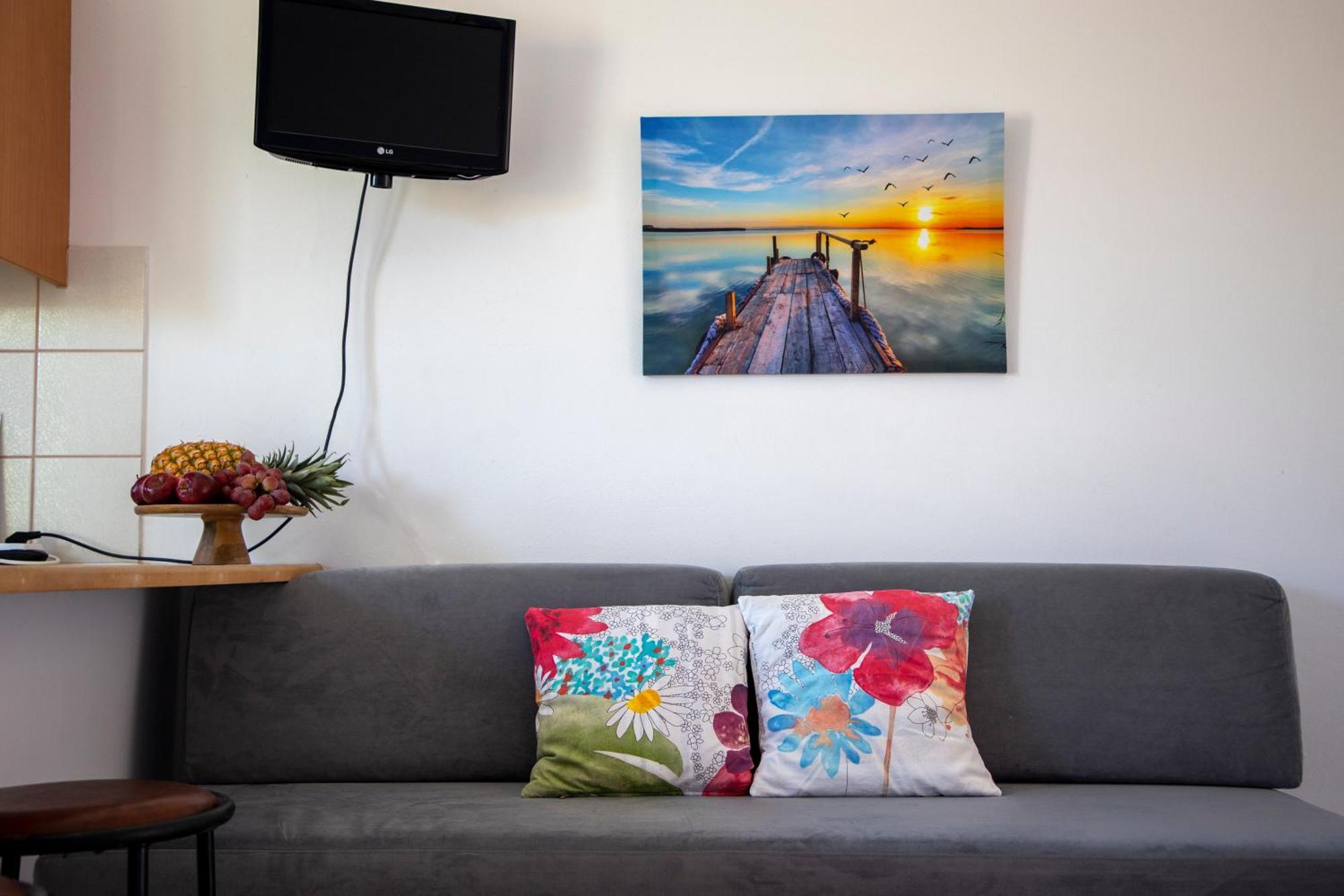 Stefanie Studios Aegina Exterior photo